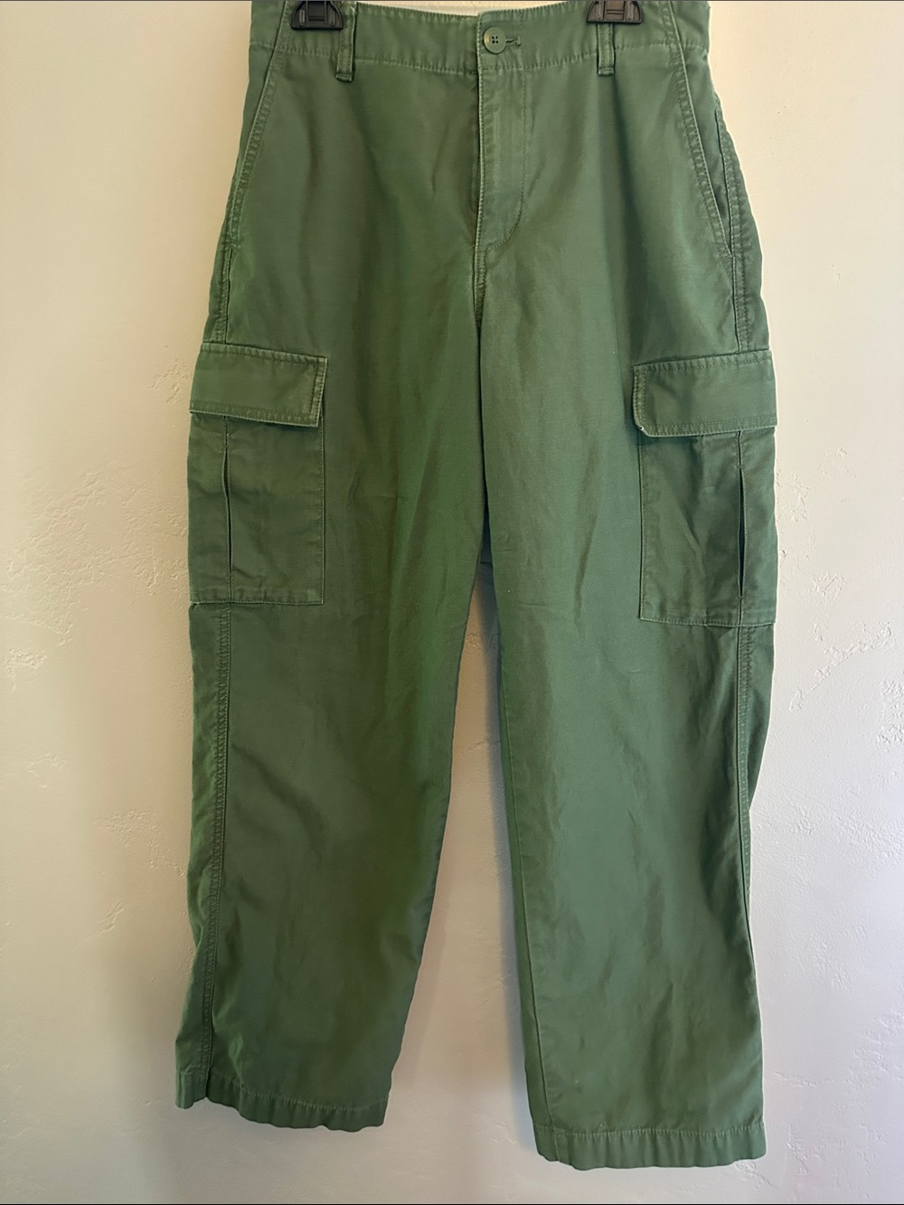 Uniqlo Olive Green Cargo Pants - Utility Pocket Design